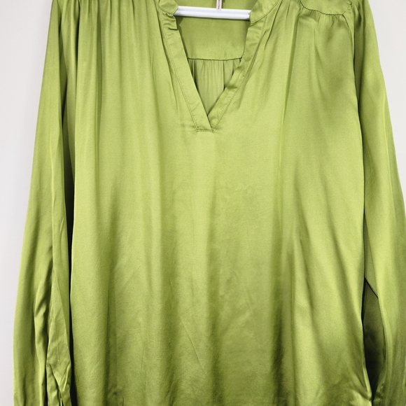 Esqualo Lime Green Satin V-Neck Blouse - Size 12 - Picture 5 of 9